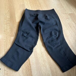 Authentic Lululemon cropped leggings